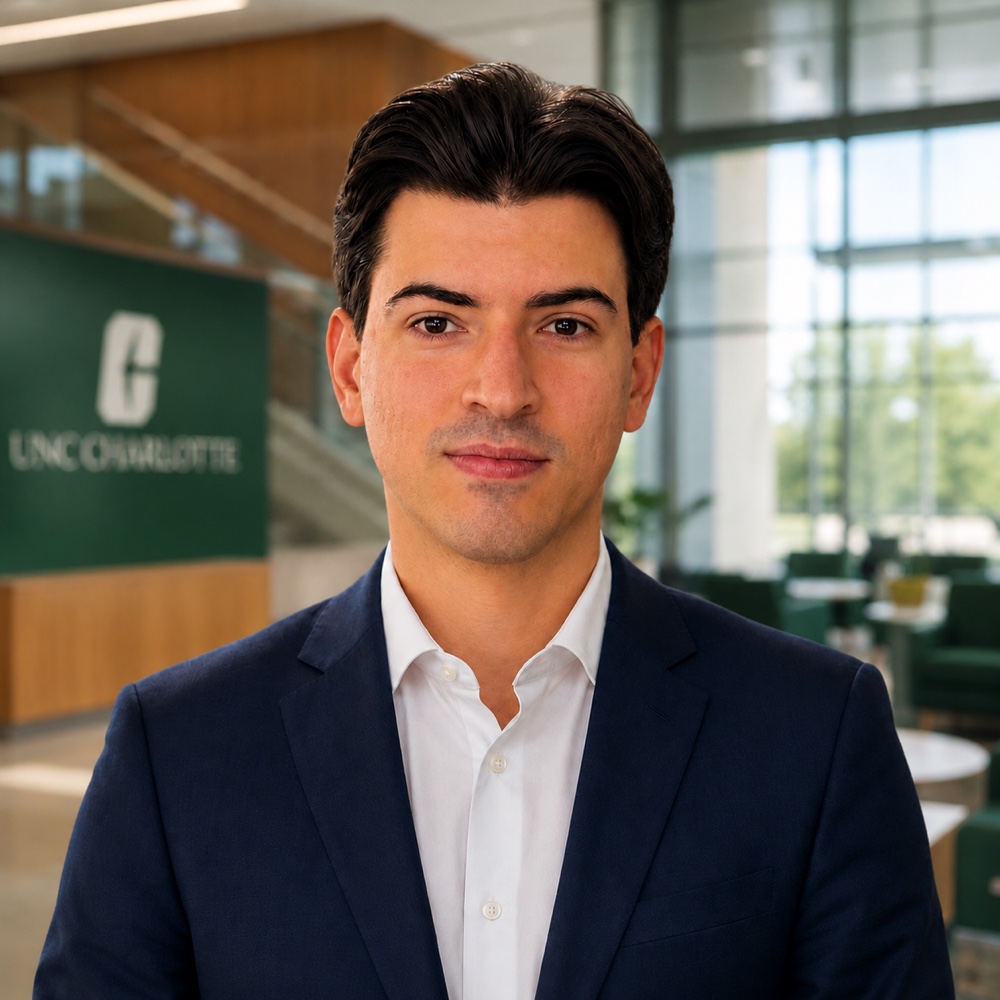Professional headshot of Felipe Borges.